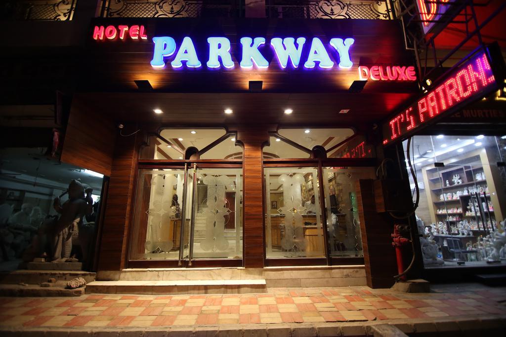 Hotel Parkway Deluxe New Delhi Exterior photo