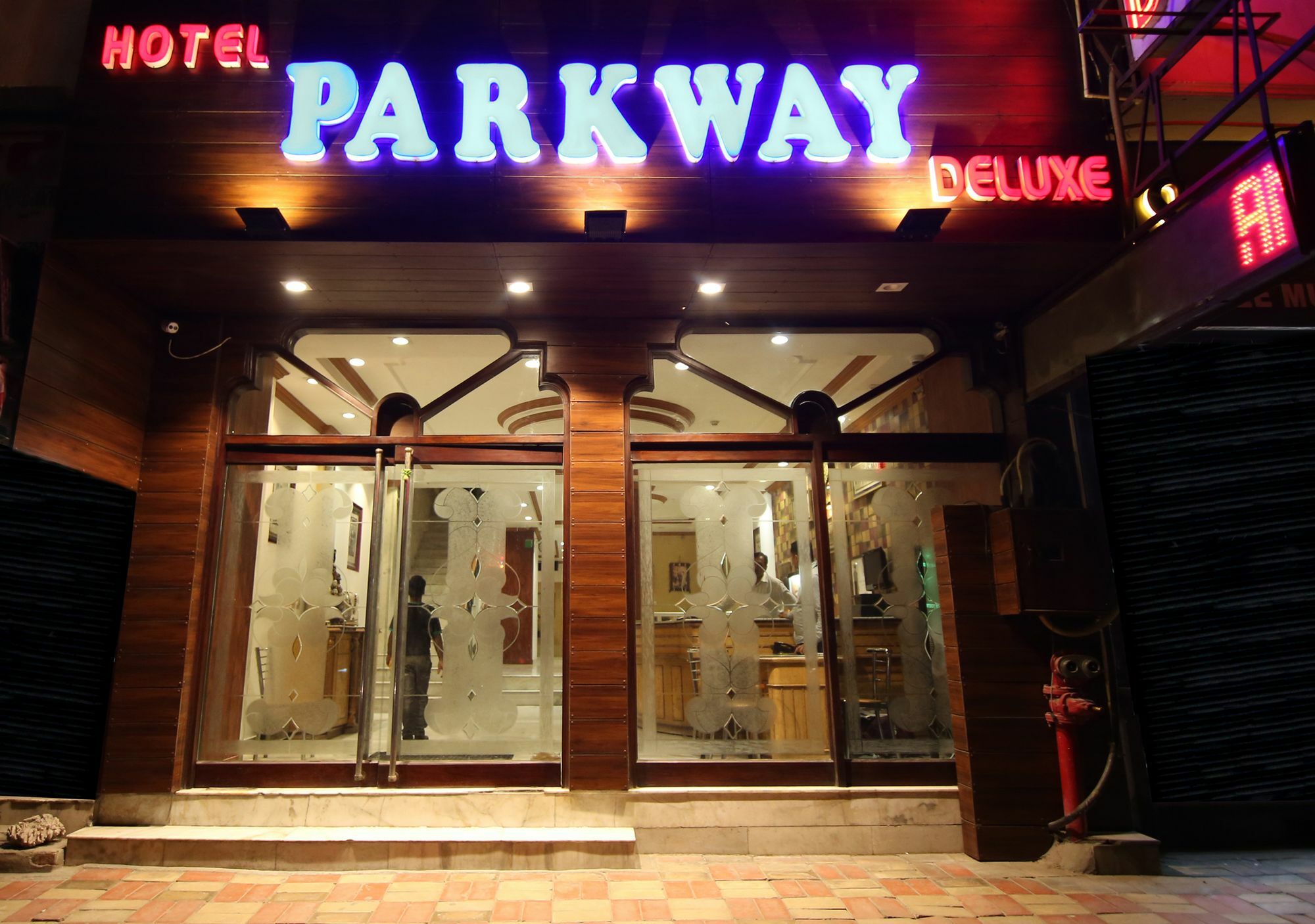 Hotel Parkway Deluxe New Delhi Exterior photo